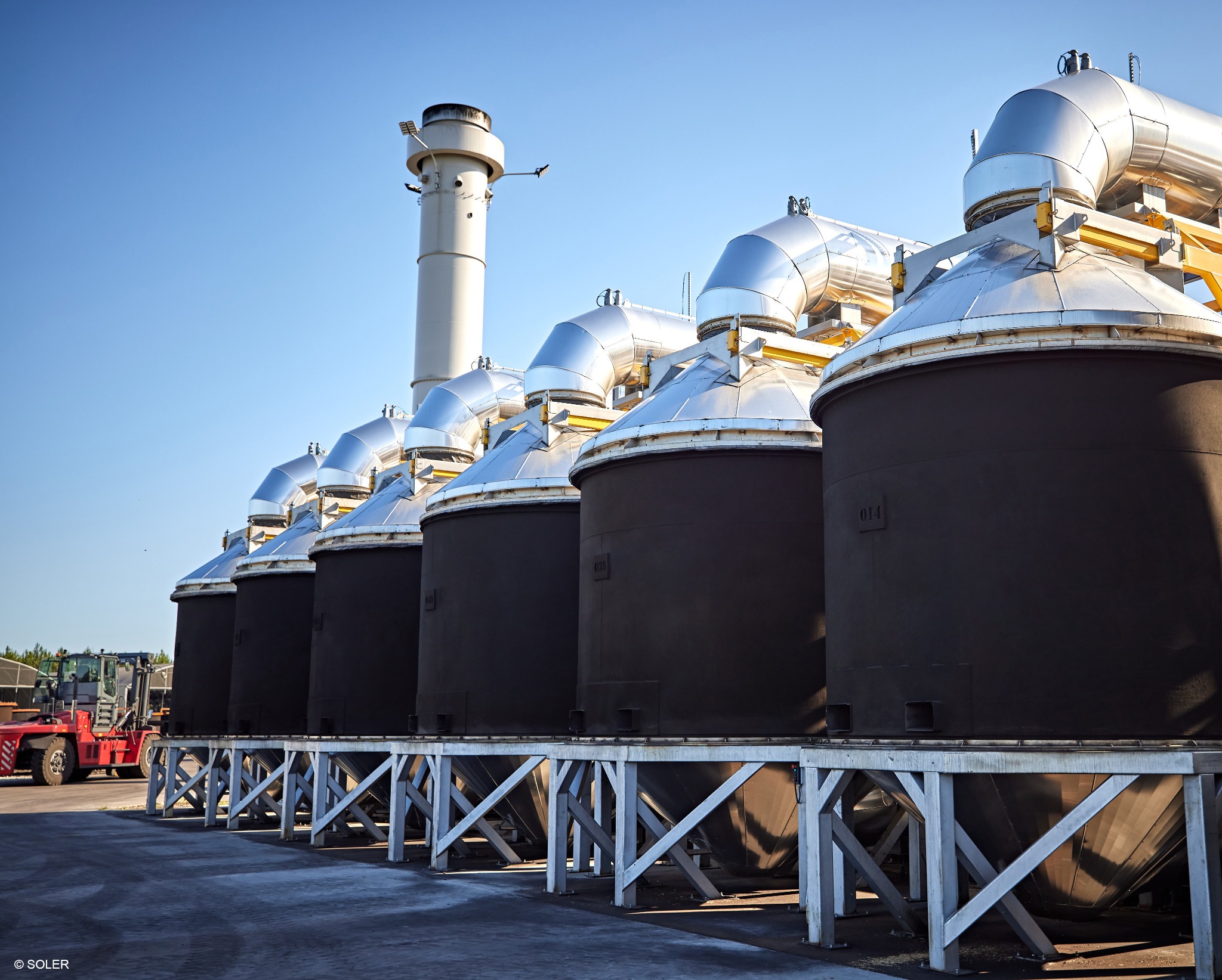 Soler biocarbon production vessels with yellow plant infrastructure